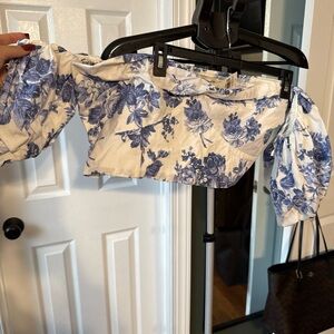 Abercrombie & Fitch White and Blue Floral Crop Top
